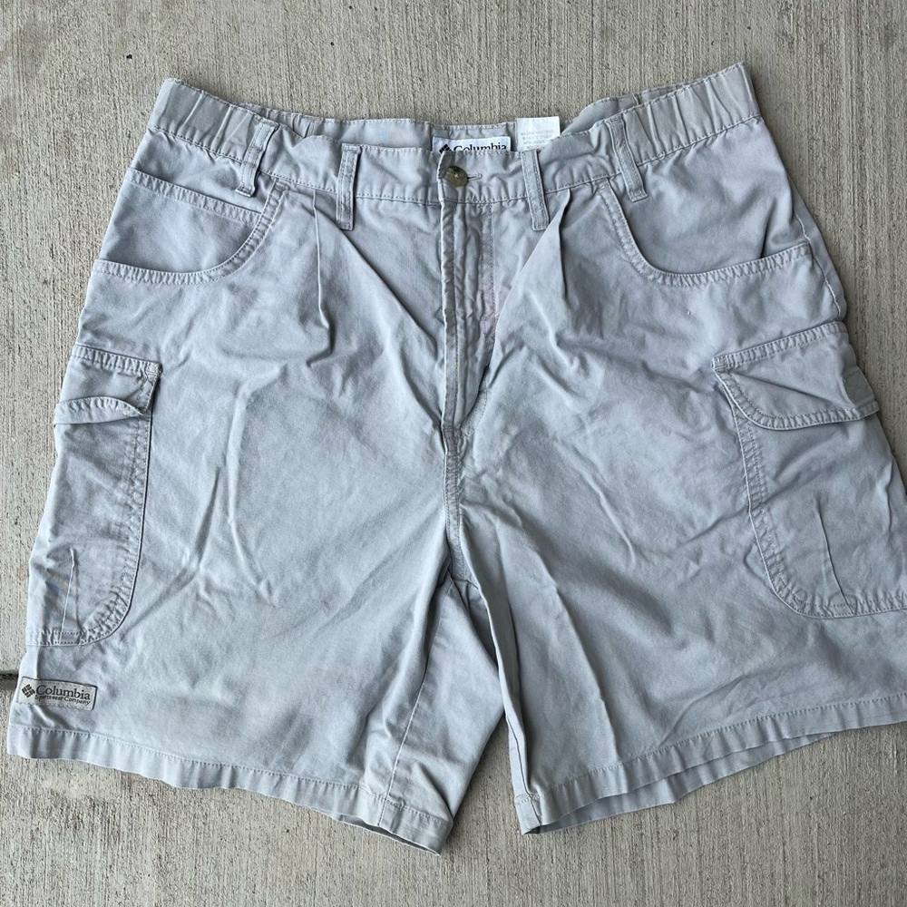 Columbia Cream Cargo Shorts - Relaxed Fit